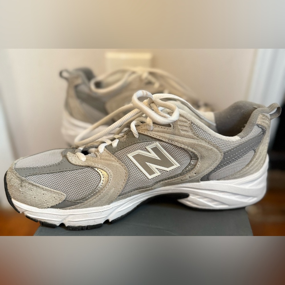 New balance 530. Grey & White Women’s 9.